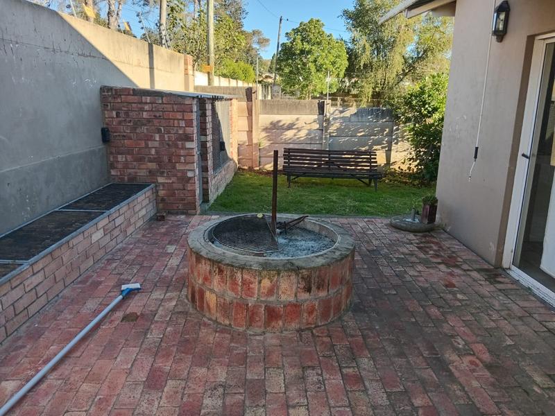 To Let 3 Bedroom Property for Rent in Sunnyside Eastern Cape